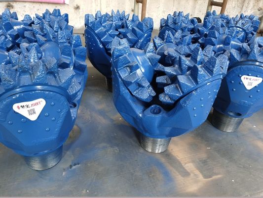 Pezzo di martello pneumatico triconico resistente all'uso d'acciaio dello scalpello a rulli del dente di Iadc 217
