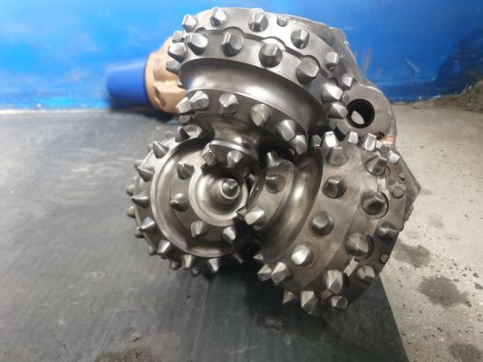 Fabbrica 12 pollici IADC537 Tricone Roller Cone Bit per la perforazione di pozzi di petrolio