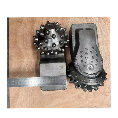 Perforazione rotativa con pezzi di rullo a tricone singolo